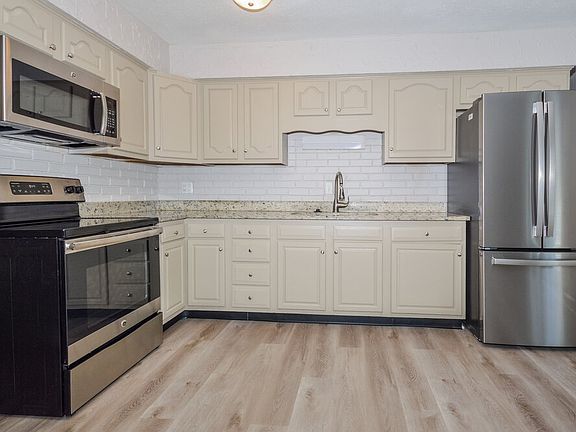 5th image of 3017 Southwest Dr