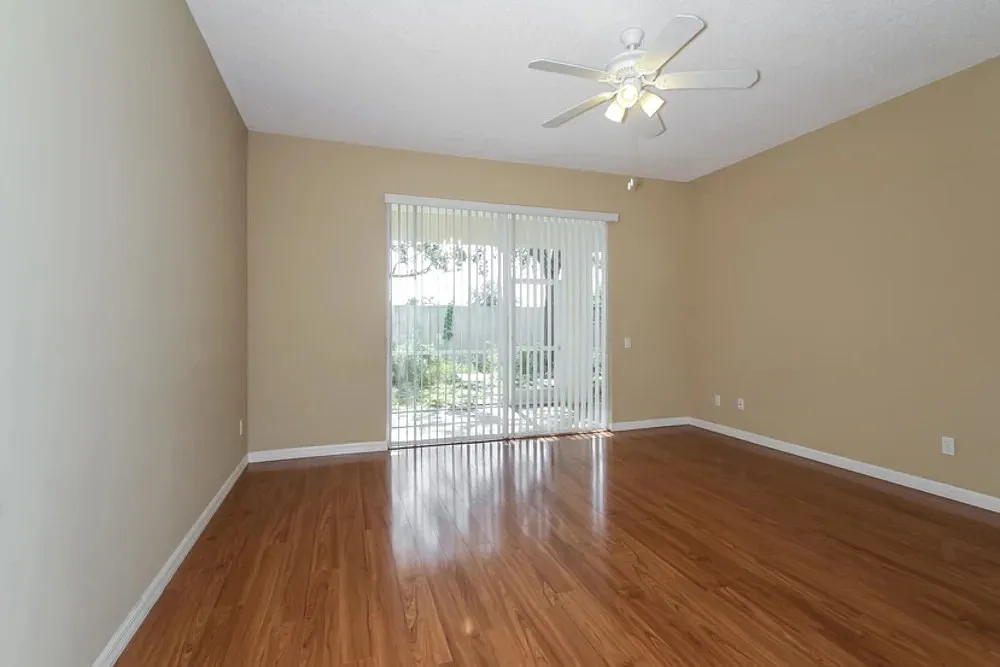 3 bed, 1896 sqft, $2,085 — Photo 2