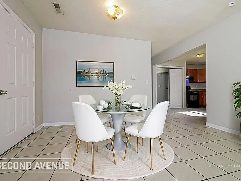 2833 Kensington Ave — Photo 8