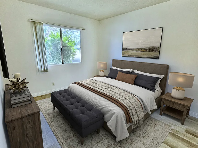 Bedroom (vertually staged)