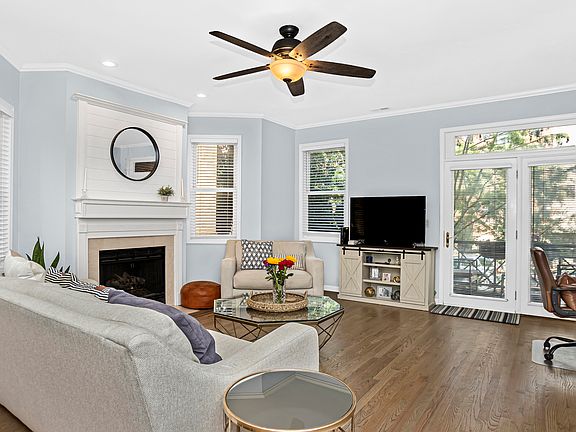 3rd image of 4124 N Kenmore Ave APT 1N