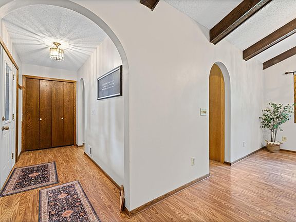3rd image of 8454 Pleasant View Dr