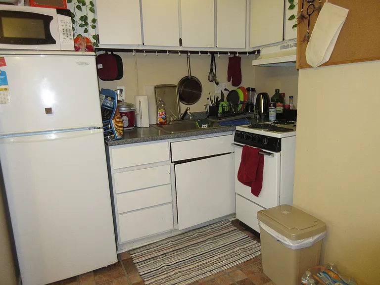 935 Dewey Ave — Photo 3