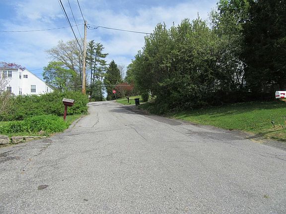 4th image of 34 Mayfair Ln