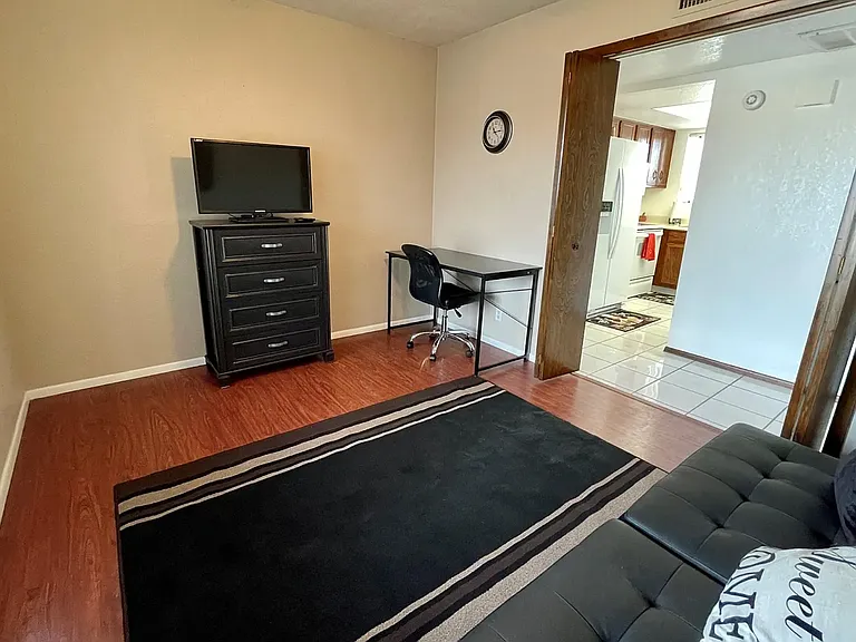 264 Acoma Blvd S — Photo 13