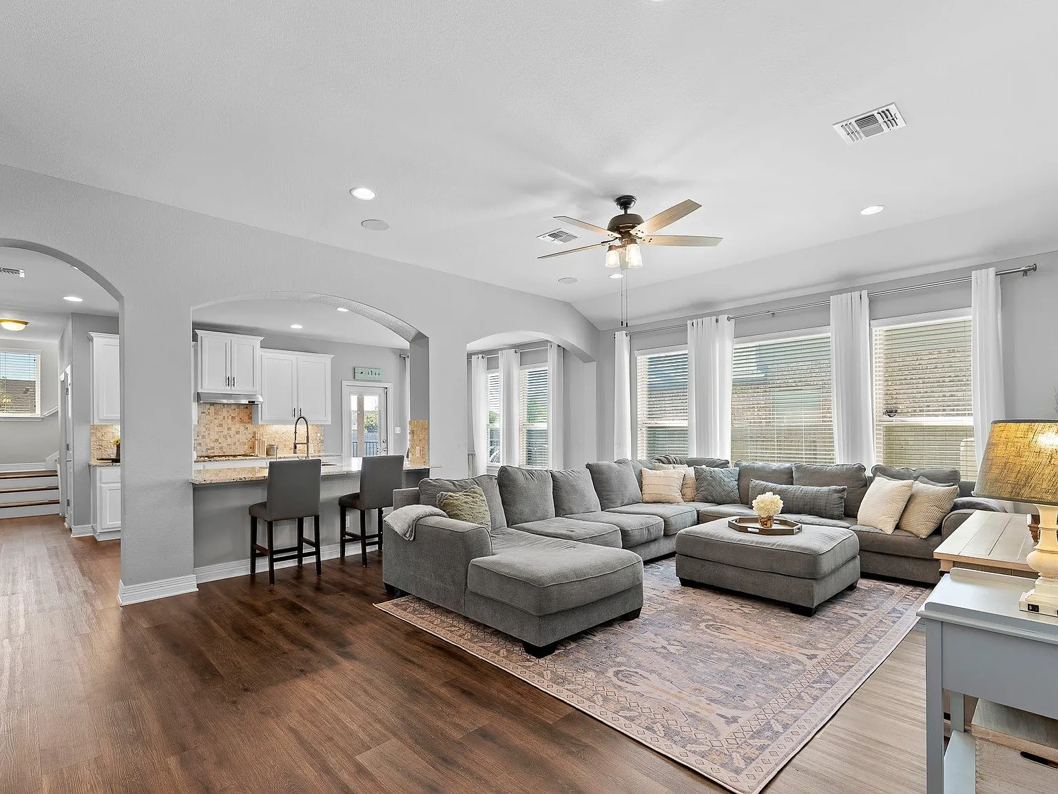 4 bed, 3.0 bath, 2471 sqft, $2,750 — Photo 4