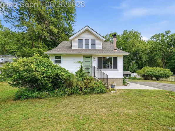 34004 Kirby St, Farmington Hills, MI 48335