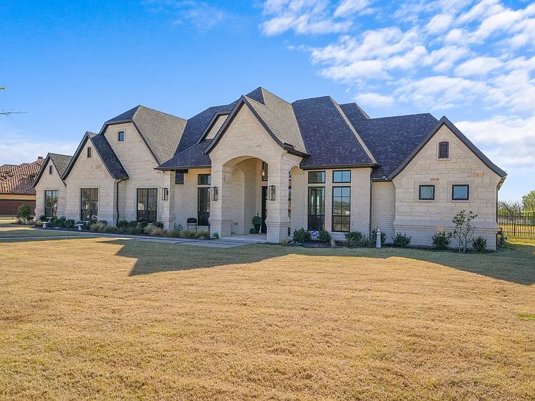 1110 Warwick Ct — Photo 3