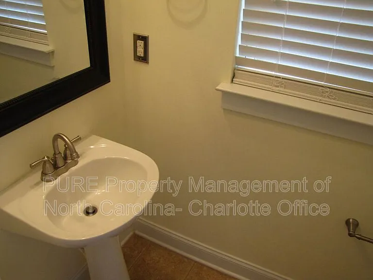 15959 Rose Glenn Ln — Photo 8