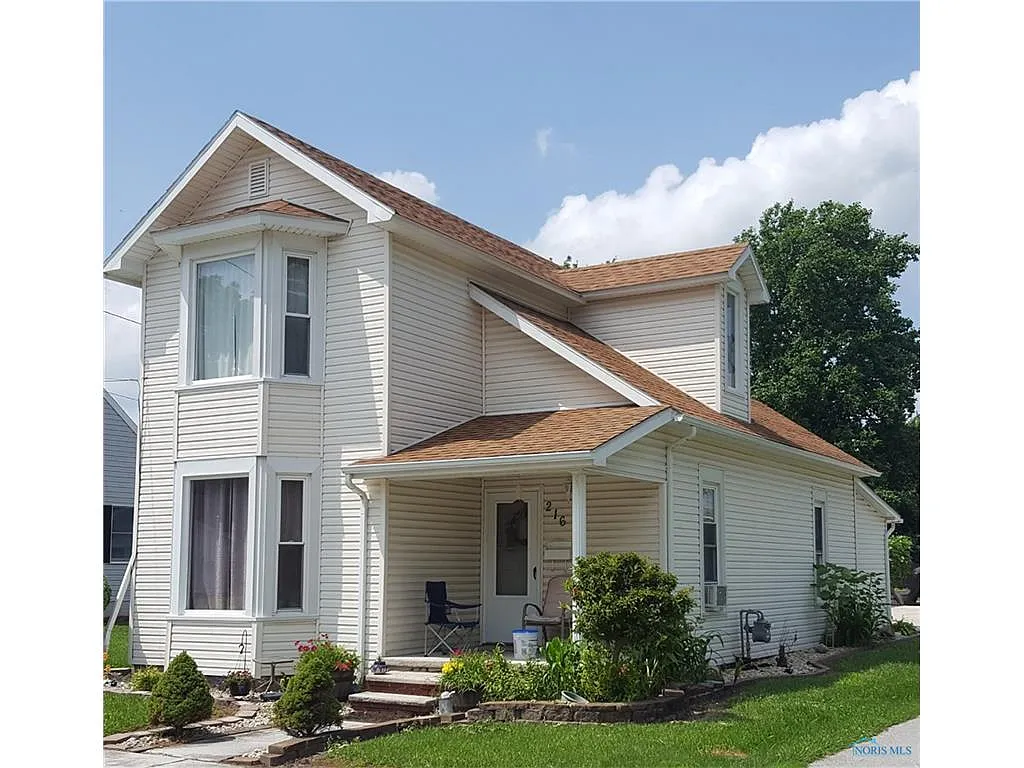 216 Poplar St photo 1