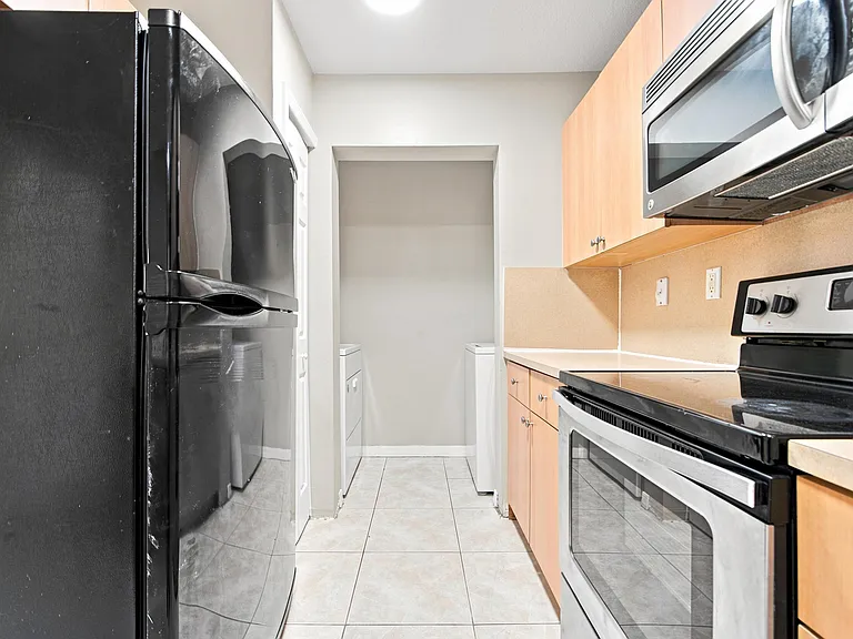 732 SW 106th Ave #2011 — Photo 14