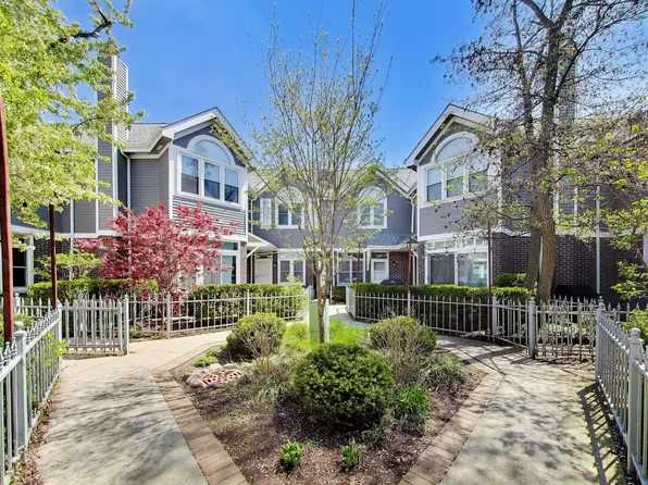 3331 N Racine Ave APT D, Chicago, IL 60657