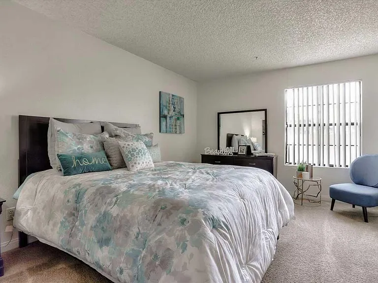Sterling Sahara Apartments — Photo 19