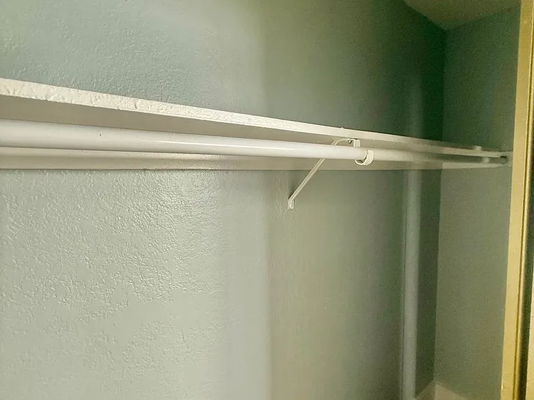 Howard & Lexington Apts — Photo 36