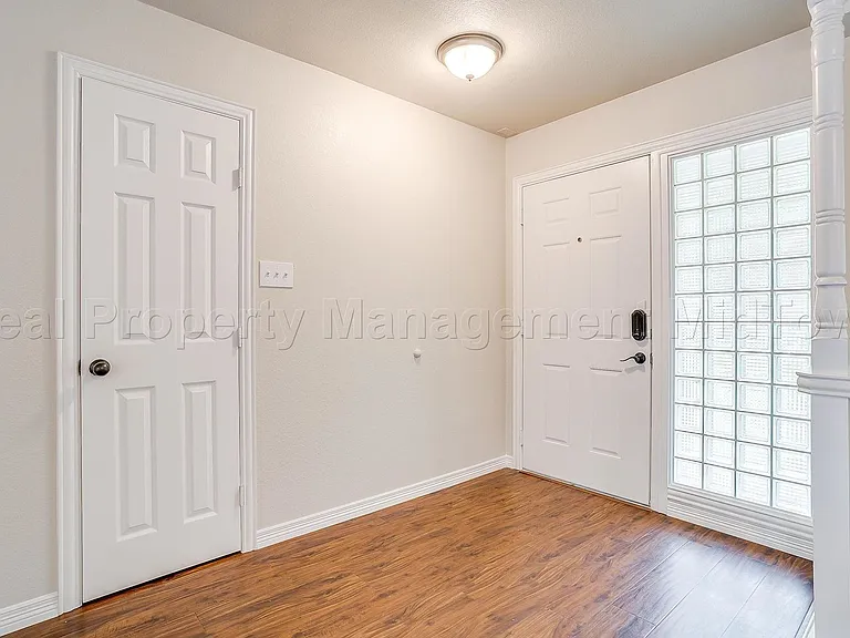 1813 Thomas Pl — Photo 6