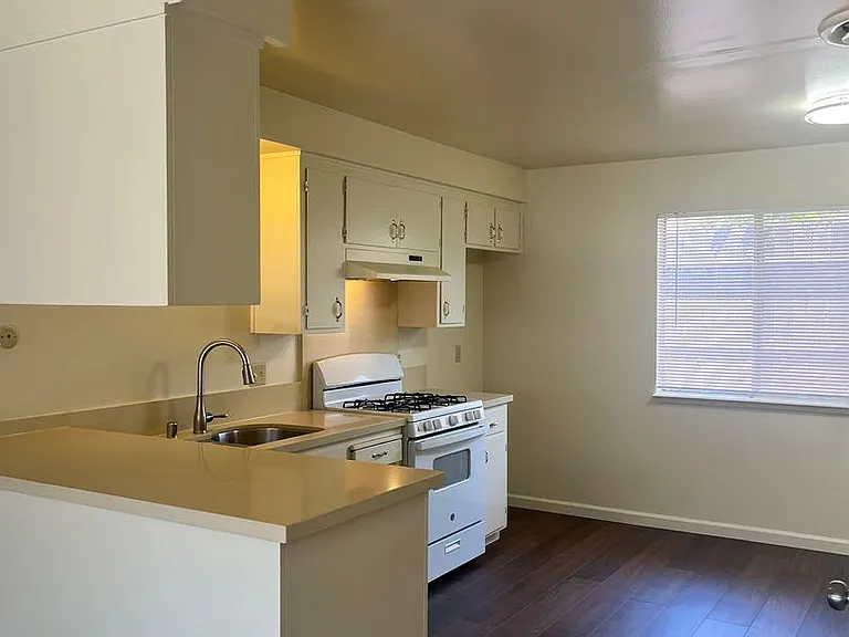 1100 Lucern Ave — Photo 1