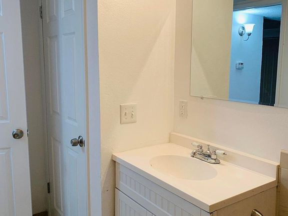 4th image of 1221 N Peach Ave APT 163