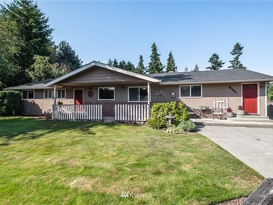 Amazing, updated rambler on 1/3 acre!