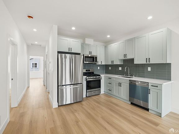 5th image of 418 Baden Ave