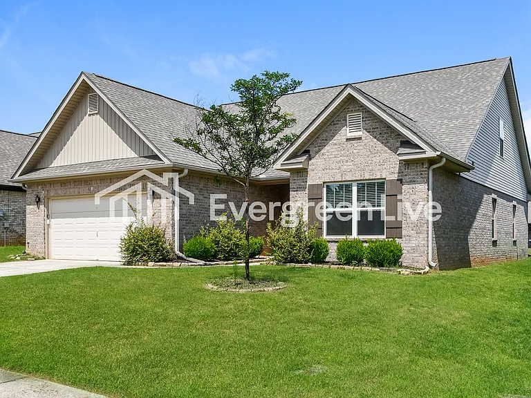 135 White Rock Dr — Photo 2