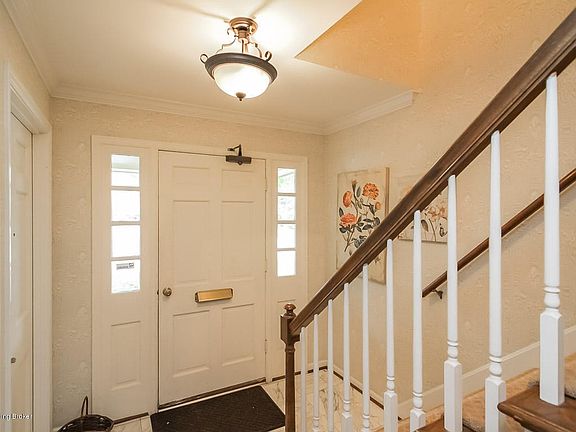 400 Country Ln unit 1B, Louisville KY 40