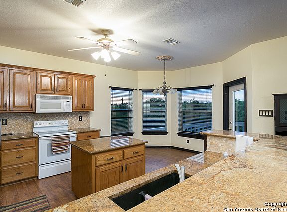5th image of 803 River Mountain Dr