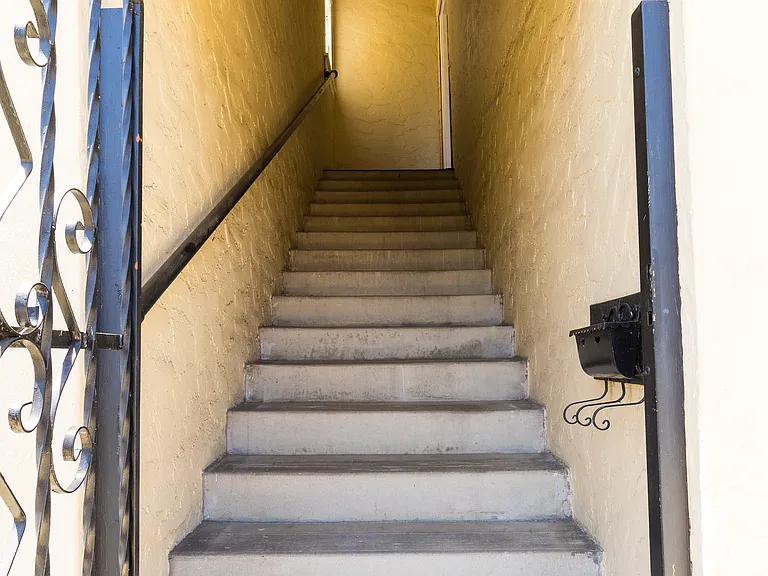 1105 S Cloverdale Ave — Photo 2