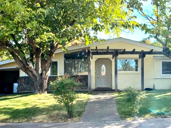 3355 Sunset Dr, Redding, CA 96001