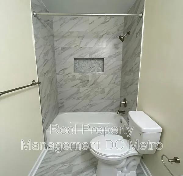 1931 17th St NW #305 — Photo 16