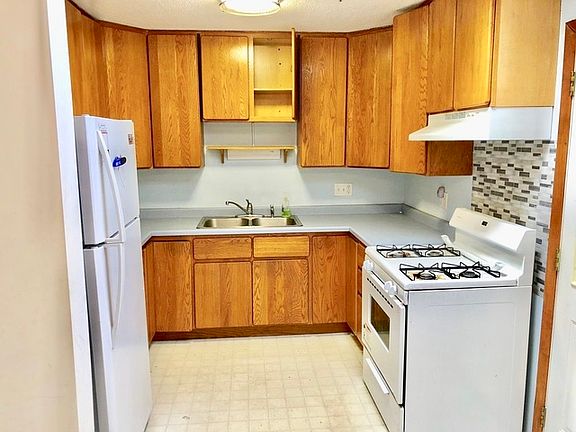 5th image of 405 E Royal Dr