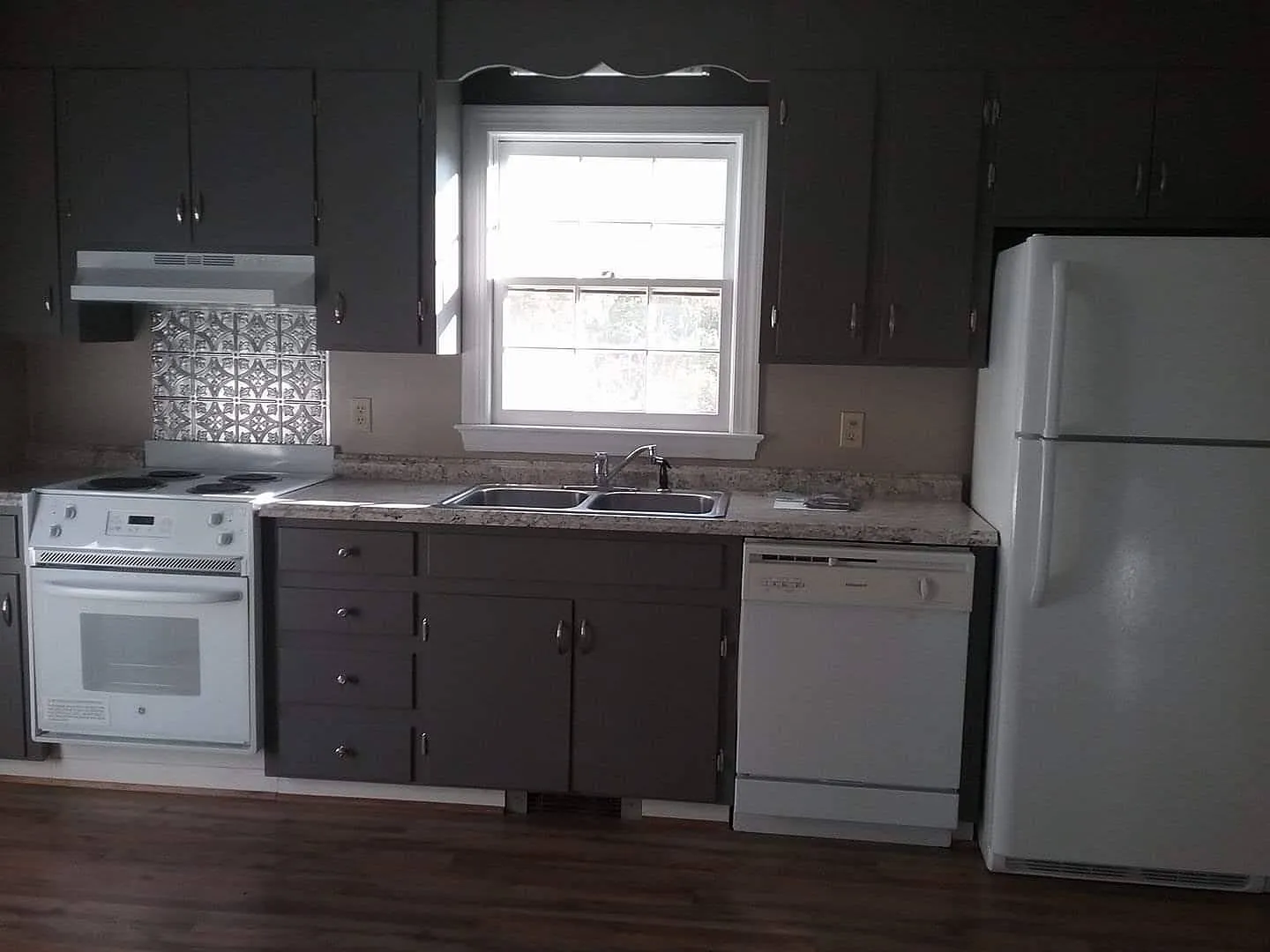 3 bed, 1.5 bath, 1274 sqft, $2,000 — Photo 2