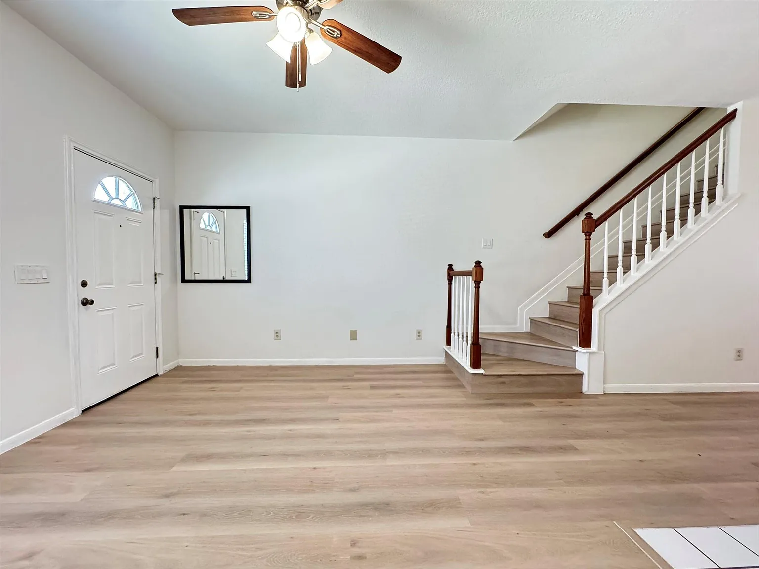 2 bed, 1.5 bath, 1050 sqft, $1,650 — Photo 2
