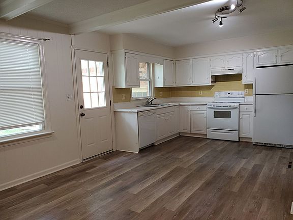 3rd image of 729 Sir Walter Cir