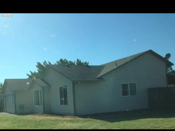 23725 NE Stanley St, Wood Village, OR 97060