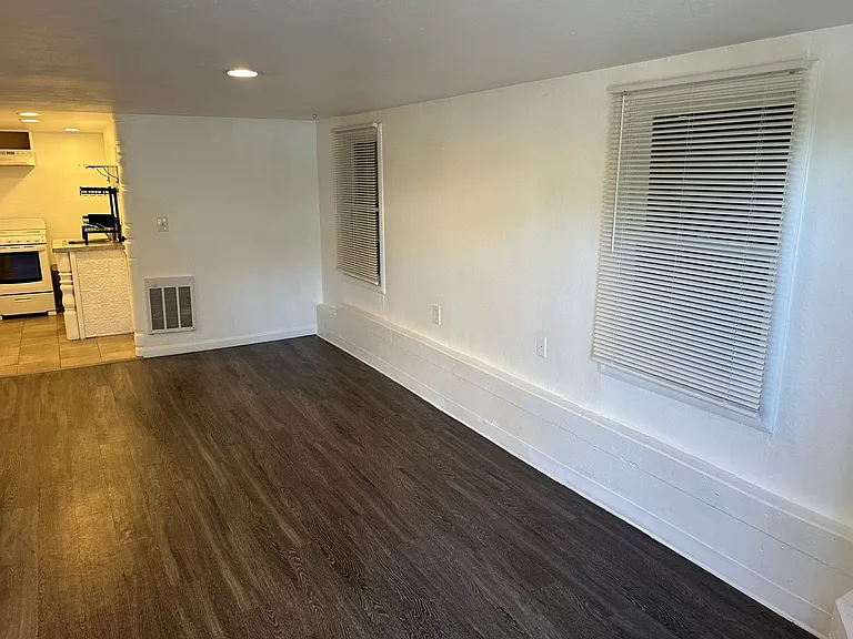 827 Georgia St — Photo 5