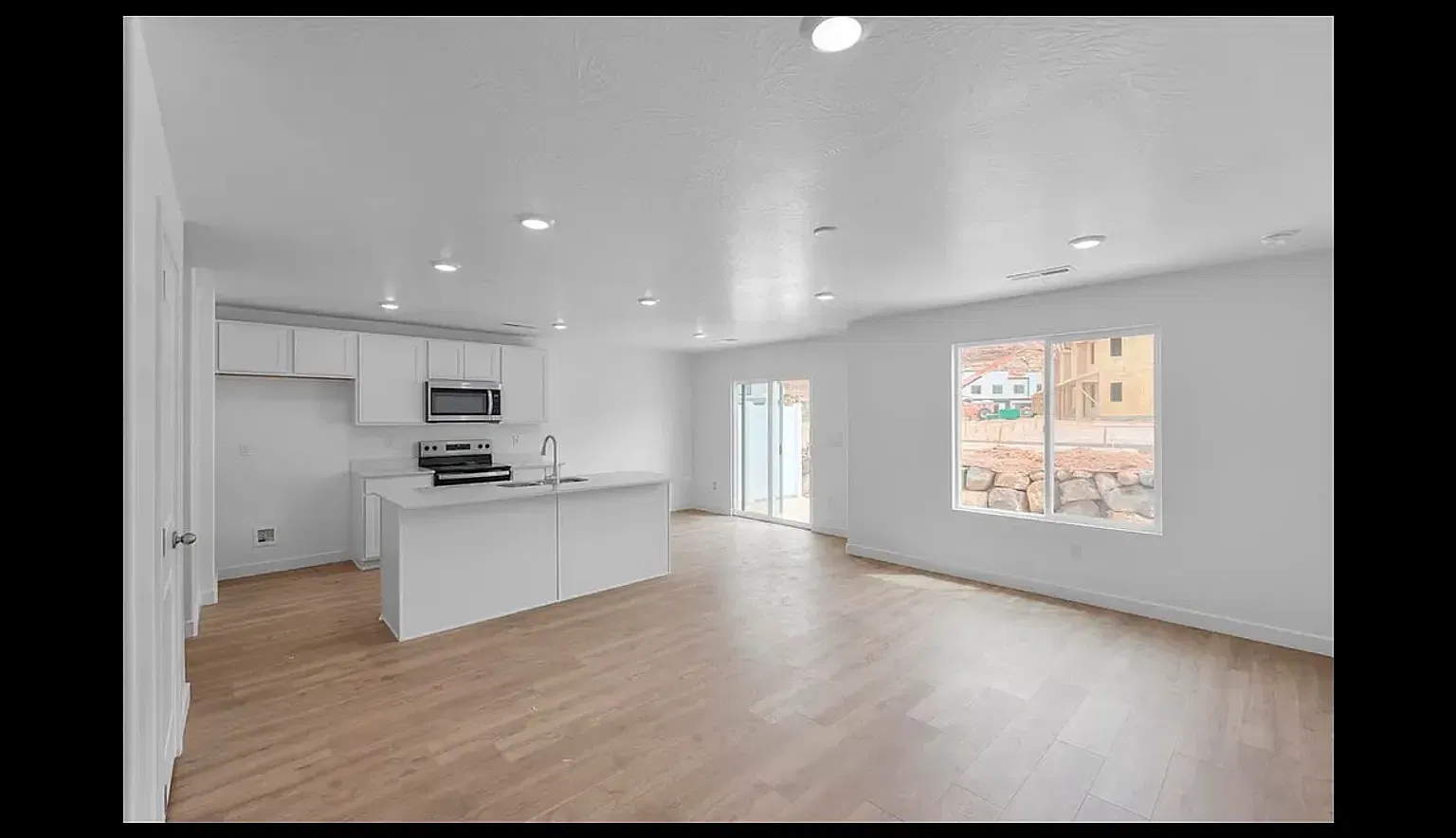 2789 E Fireweed Lane — Photo 1