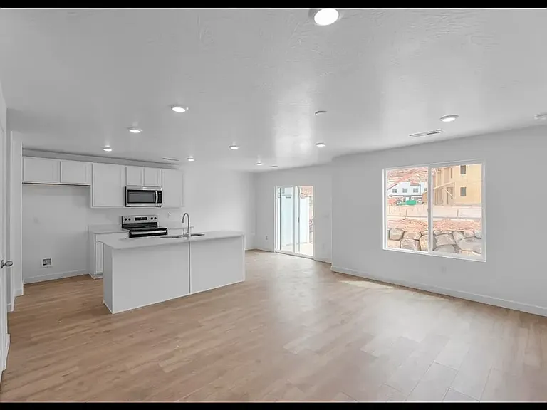 2789 E Fireweed Lane — Photo 1