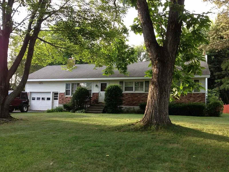 3 bed, 1.5 bath, 1353 sqft, $2,475 — Photo 2