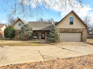 521 Partridge Ln, Edmond, OK 73034