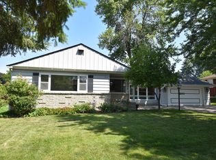 3024 W Valanna Ct, Glendale, WI 53209