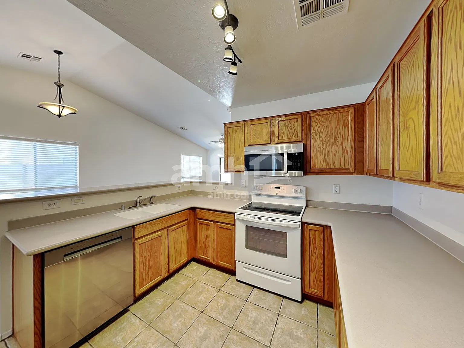 4 bed, 2.0 bath, 1550 sqft, $1,985 — Photo 3