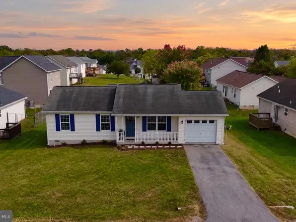 427 Dinali Dr, Martinsburg, WV 25403