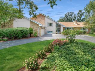 8436 Heather Ct, Burr Ridge, IL 60527