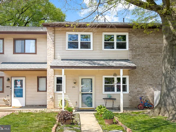 351 Greenland Dr, Lancaster, PA 17602