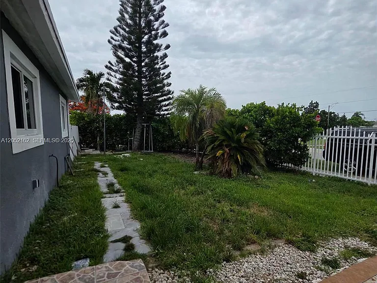 11911 SW 185th St — Photo 12
