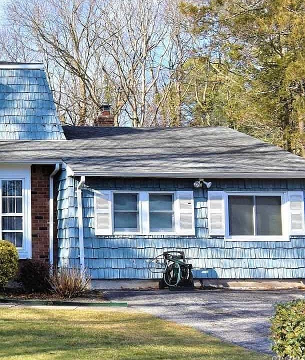 1st image of 20 Greenbriar Ave