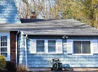 20 Greenbriar Ave, Farmingville, NY 11738
