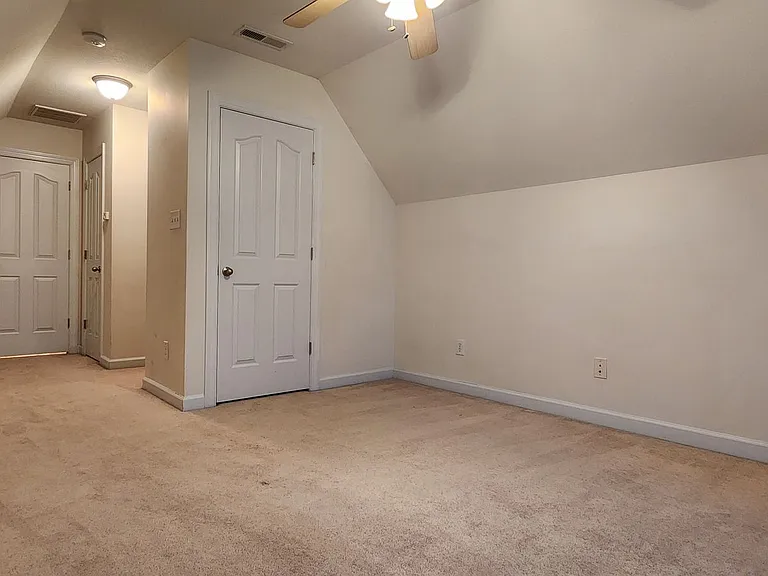 302 Savannah Dr — Photo 21
