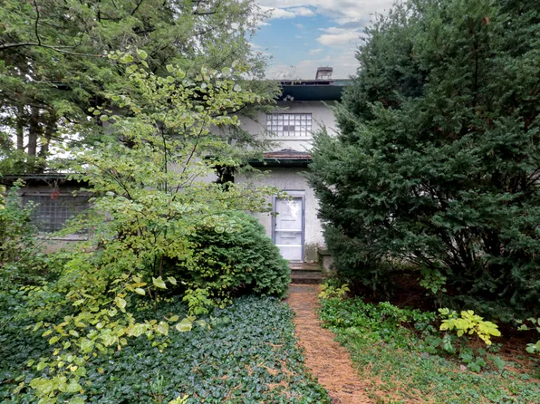 525 S 5th St, Fairbury, IL 61739