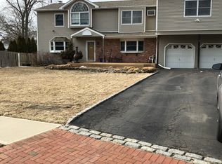 3 Glen Hill Ct, Nesconset, NY 11767